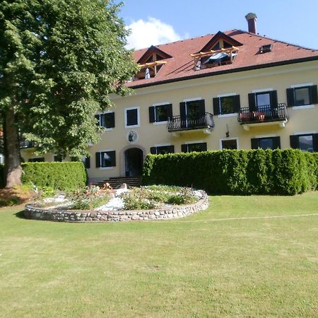 Garten- & Loggia-Appartement Herrenhaus Dellach im Drautal Luaran gambar