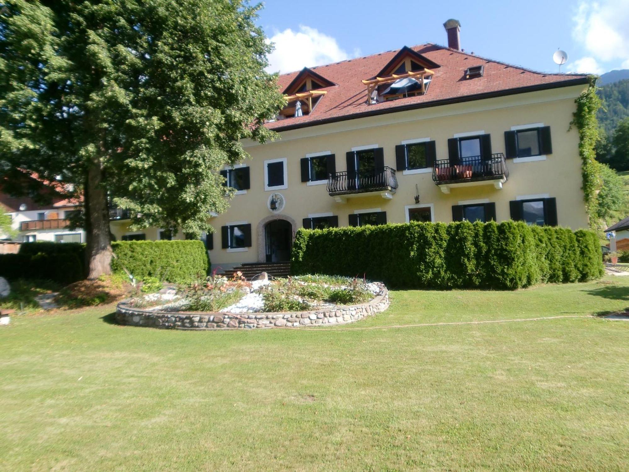 Garten- & Loggia-Appartement Herrenhaus Dellach im Drautal Luaran gambar