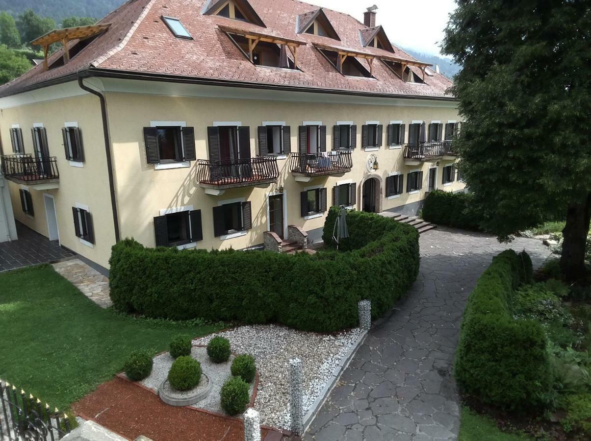 Garten- & Loggia-Appartement Herrenhaus Dellach im Drautal Luaran gambar