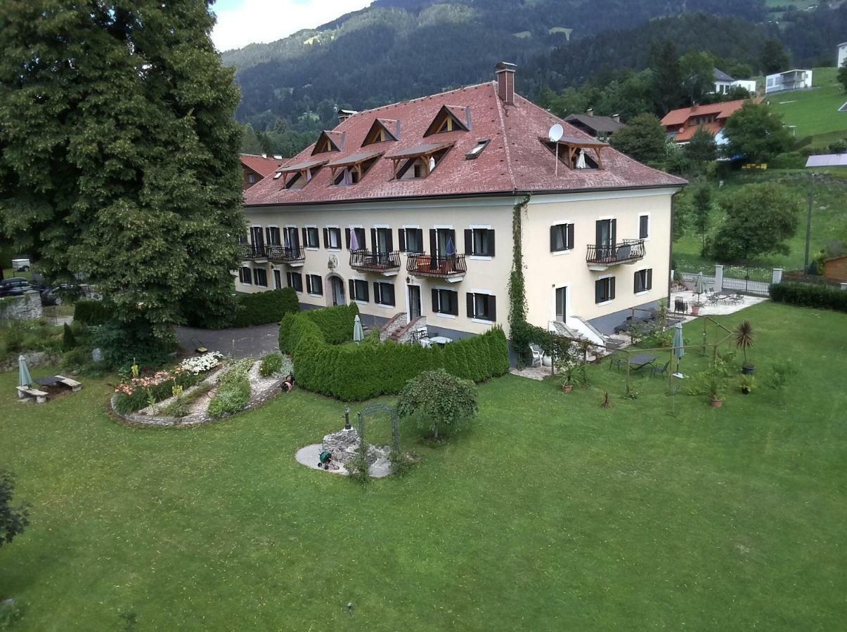 Garten- & Loggia-Appartement Herrenhaus Dellach im Drautal Luaran gambar