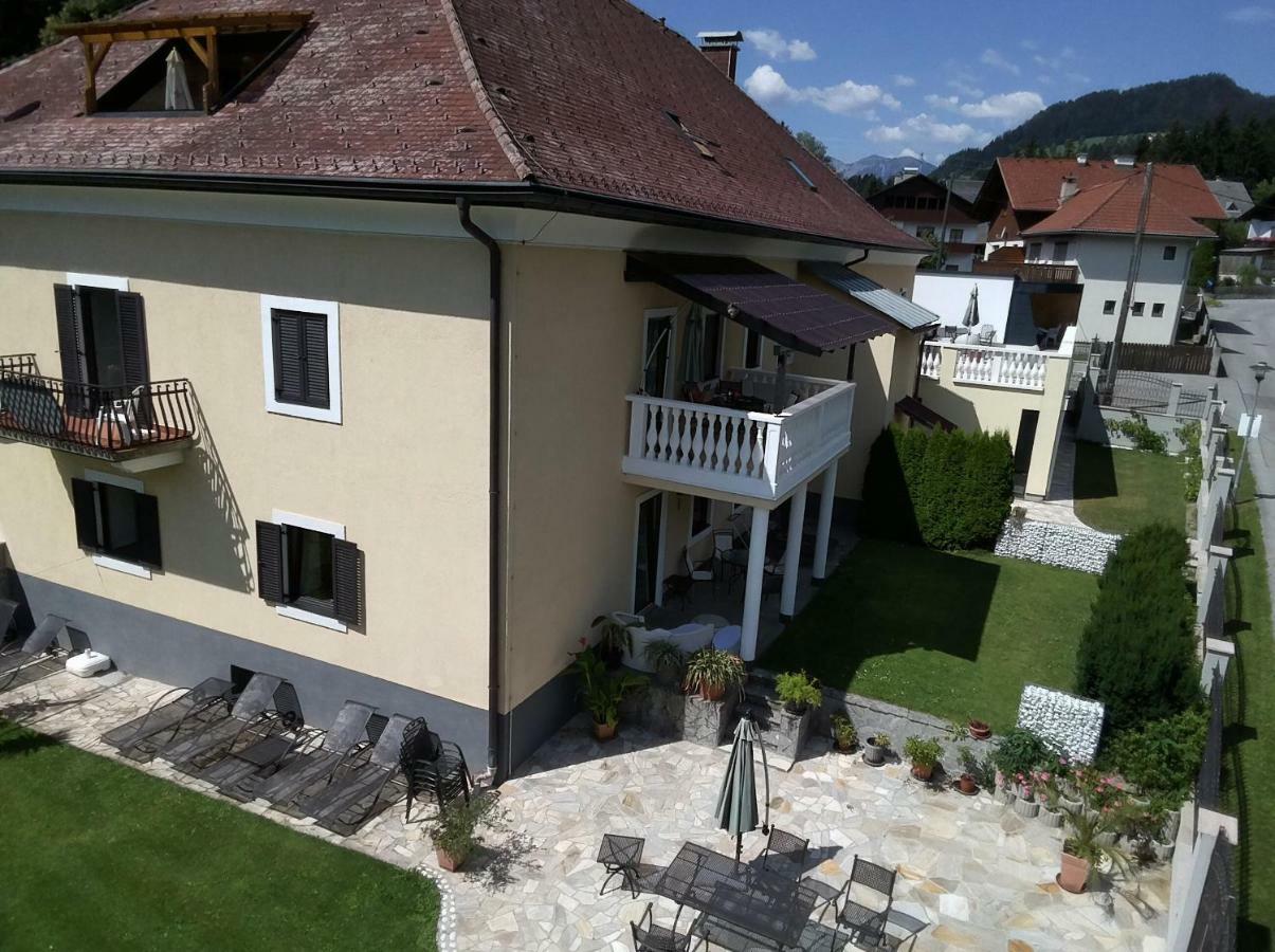 Garten- & Loggia-Appartement Herrenhaus Dellach im Drautal Luaran gambar