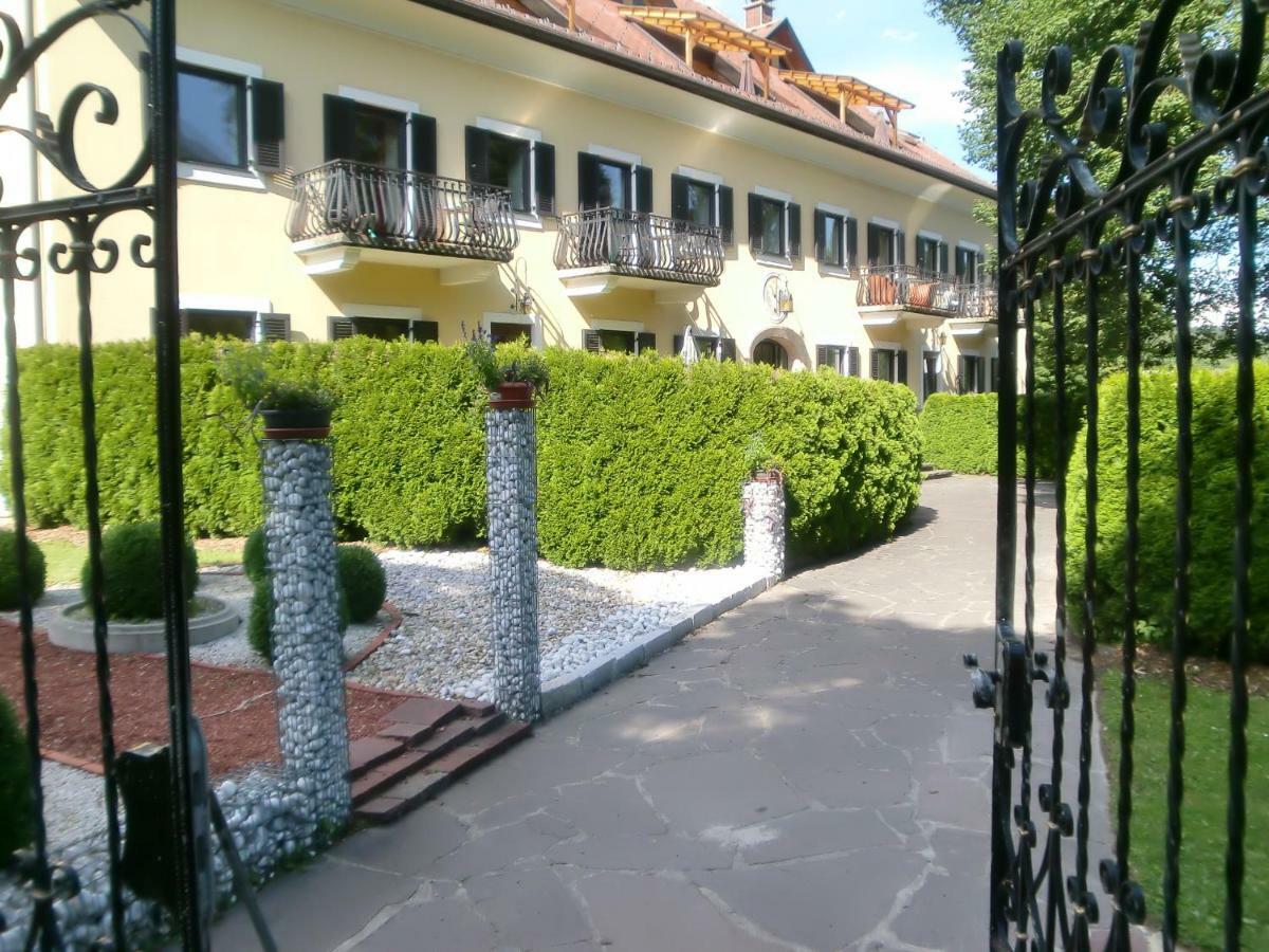 Garten- & Loggia-Appartement Herrenhaus Dellach im Drautal Luaran gambar