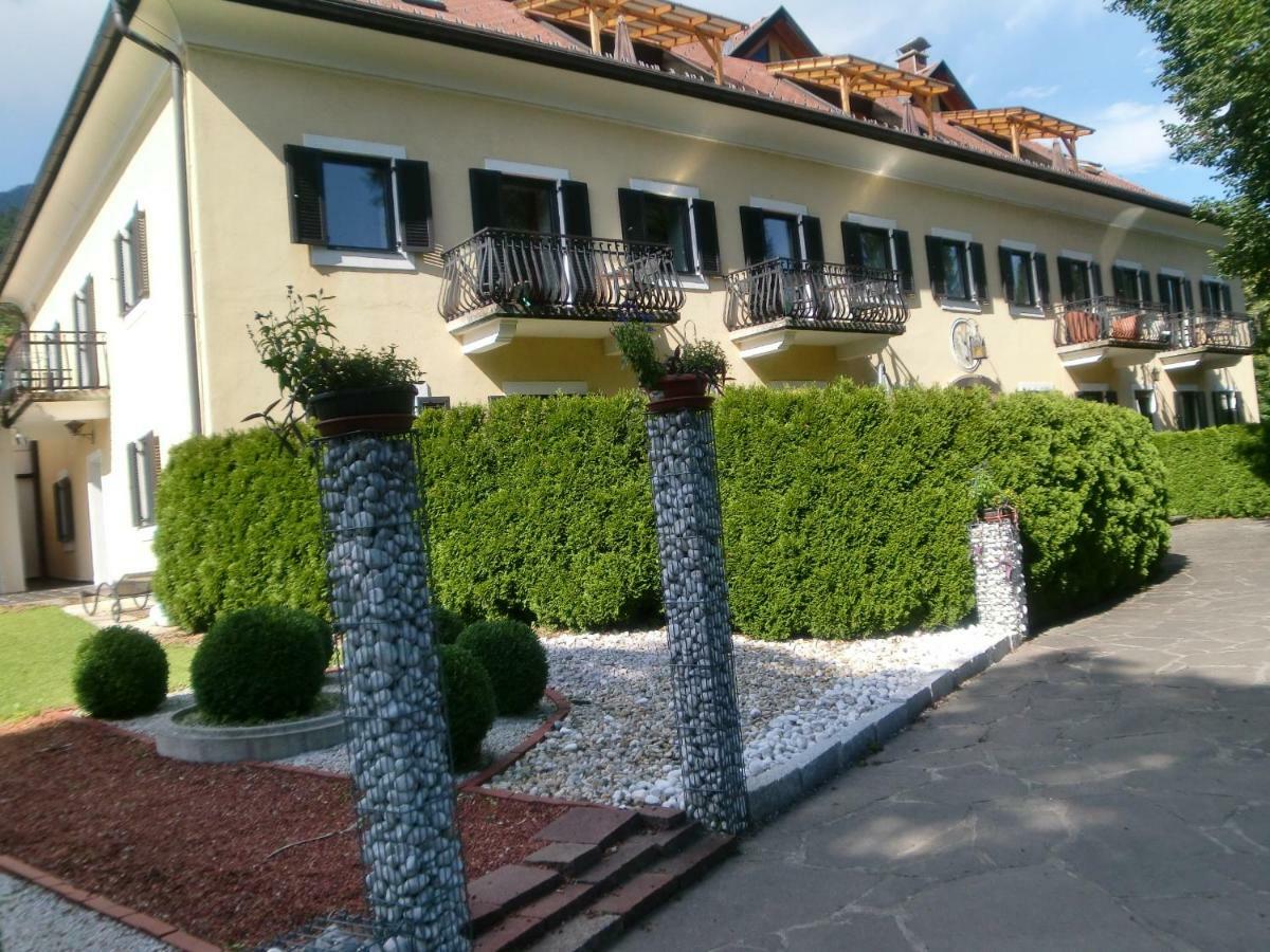 Garten- & Loggia-Appartement Herrenhaus Dellach im Drautal Luaran gambar