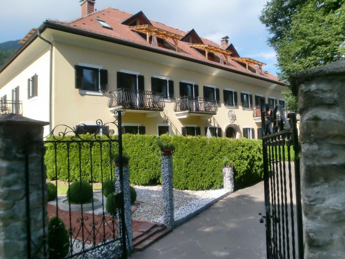 Garten- & Loggia-Appartement Herrenhaus Dellach im Drautal Luaran gambar