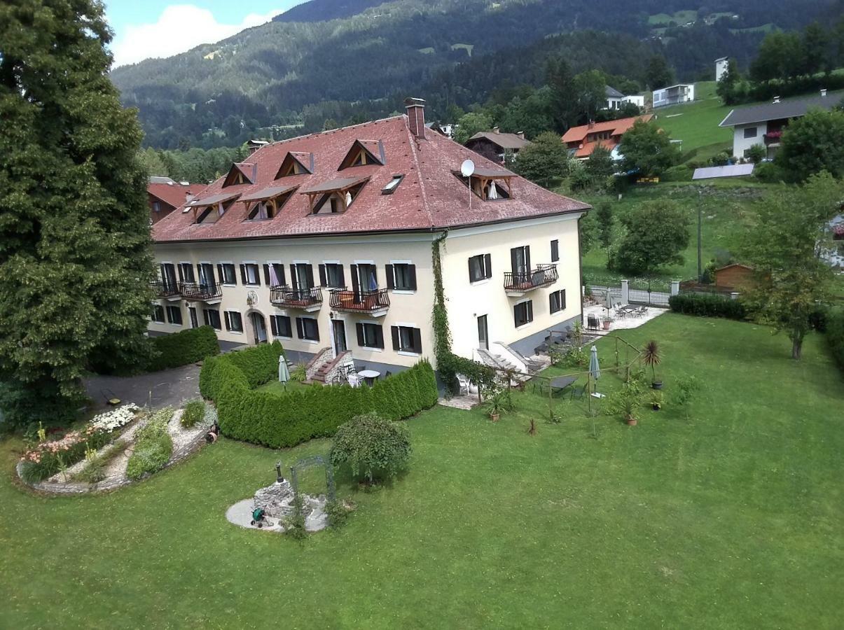 Garten- & Loggia-Appartement Herrenhaus Dellach im Drautal Luaran gambar