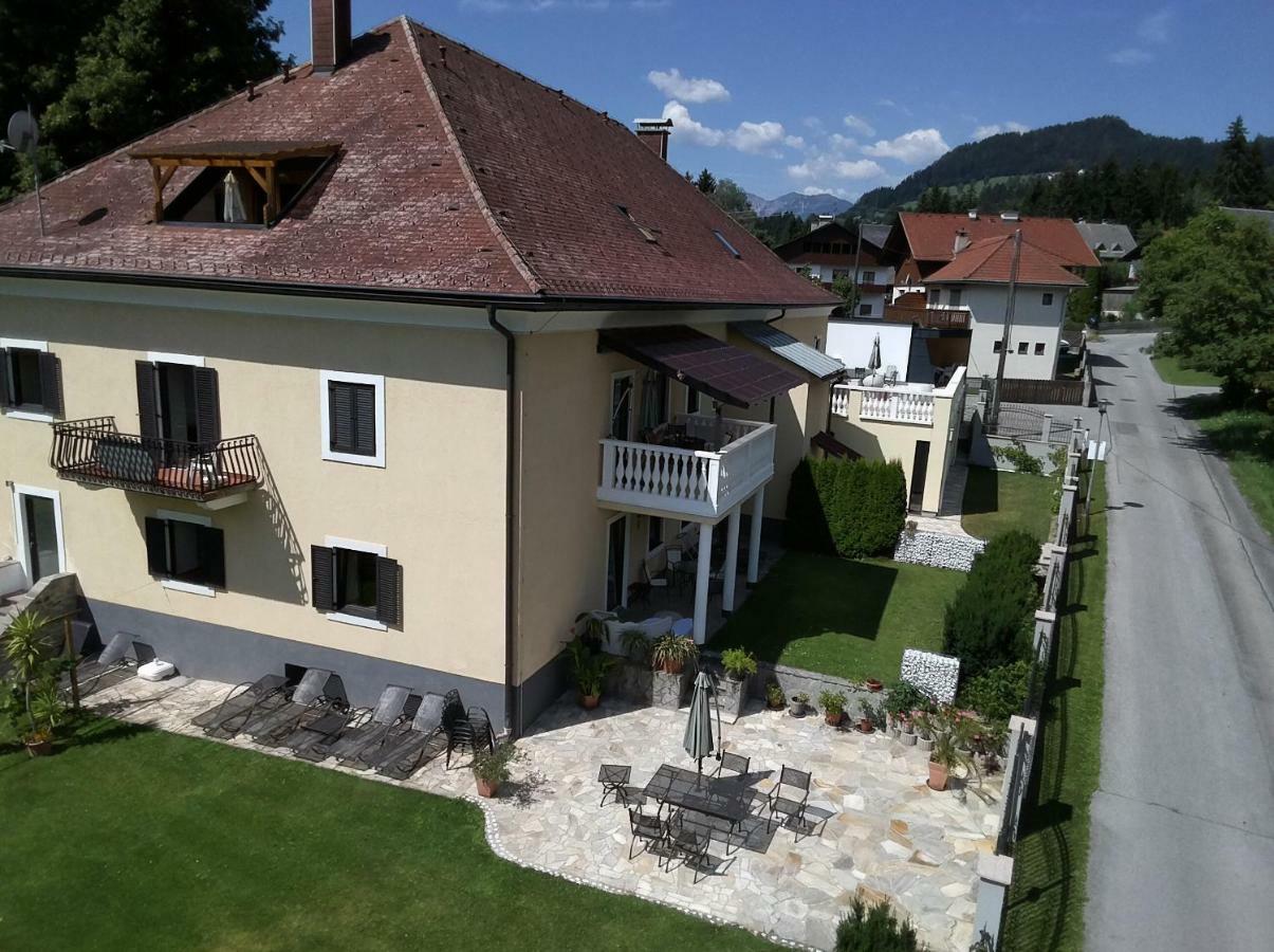 Garten- & Loggia-Appartement Herrenhaus Dellach im Drautal Luaran gambar