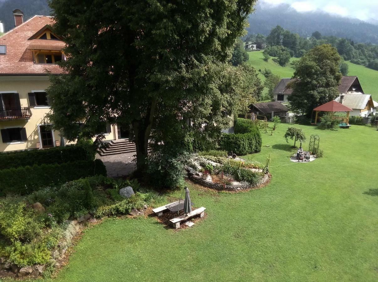 Garten- & Loggia-Appartement Herrenhaus Dellach im Drautal Luaran gambar