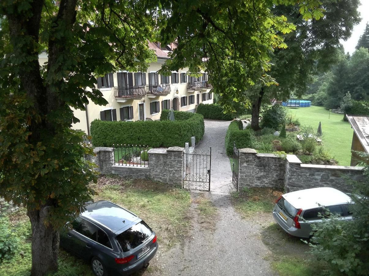 Garten- & Loggia-Appartement Herrenhaus Dellach im Drautal Luaran gambar