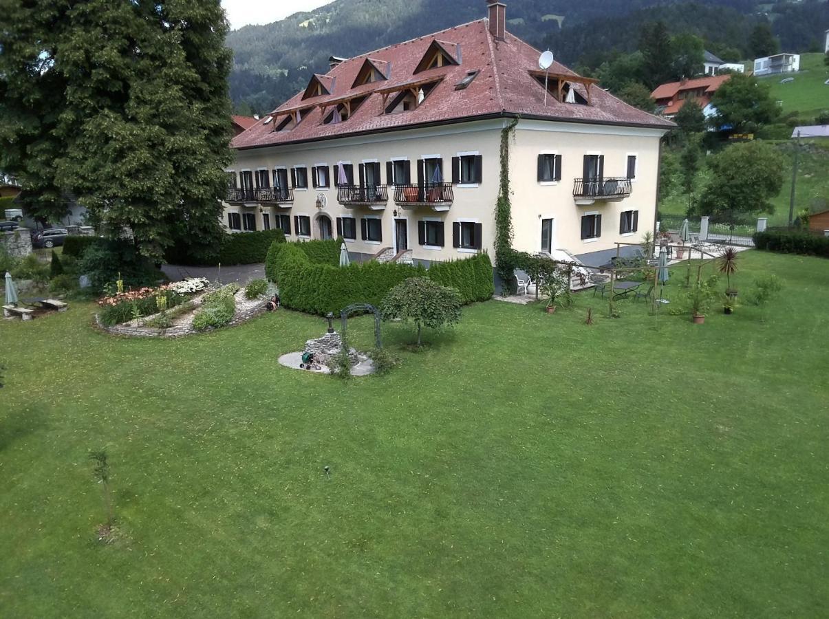 Garten- & Loggia-Appartement Herrenhaus Dellach im Drautal Luaran gambar