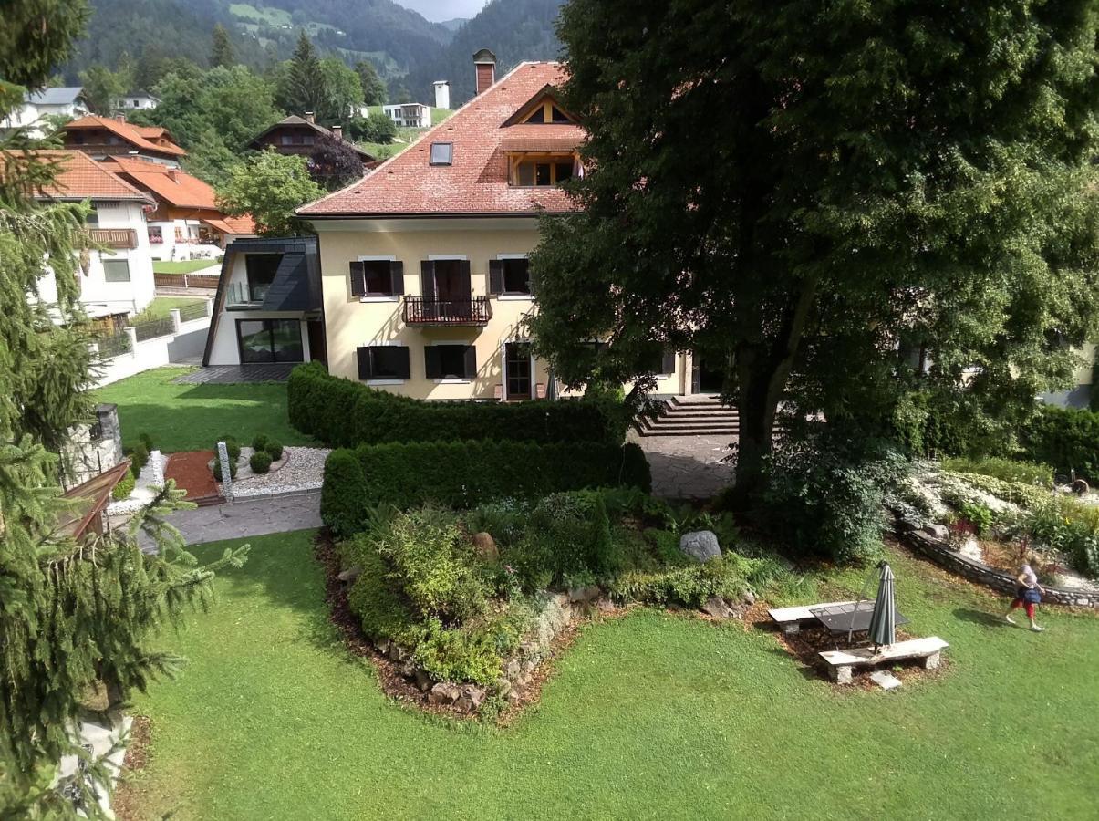 Garten- & Loggia-Appartement Herrenhaus Dellach im Drautal Luaran gambar