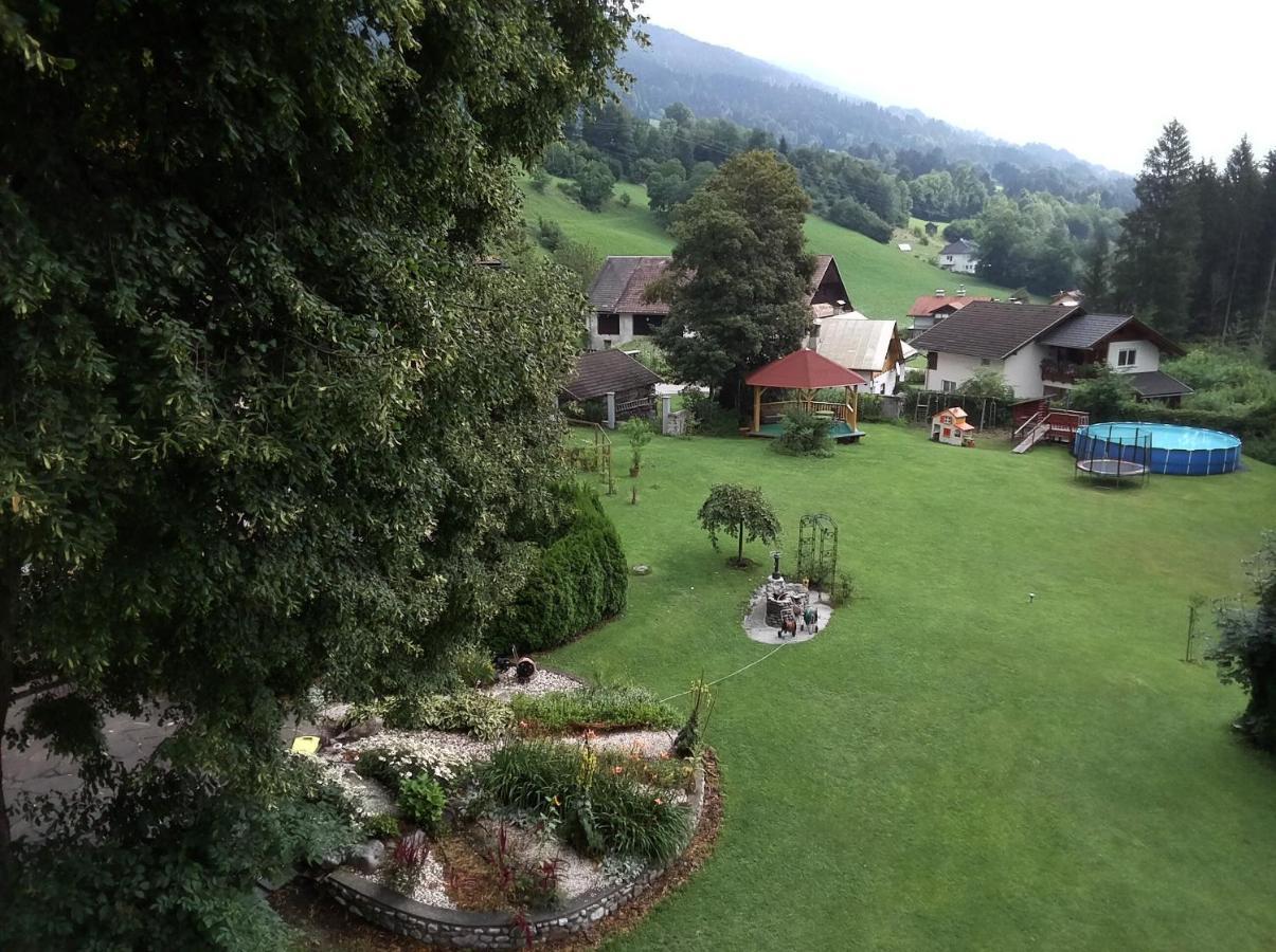 Garten- & Loggia-Appartement Herrenhaus Dellach im Drautal Luaran gambar