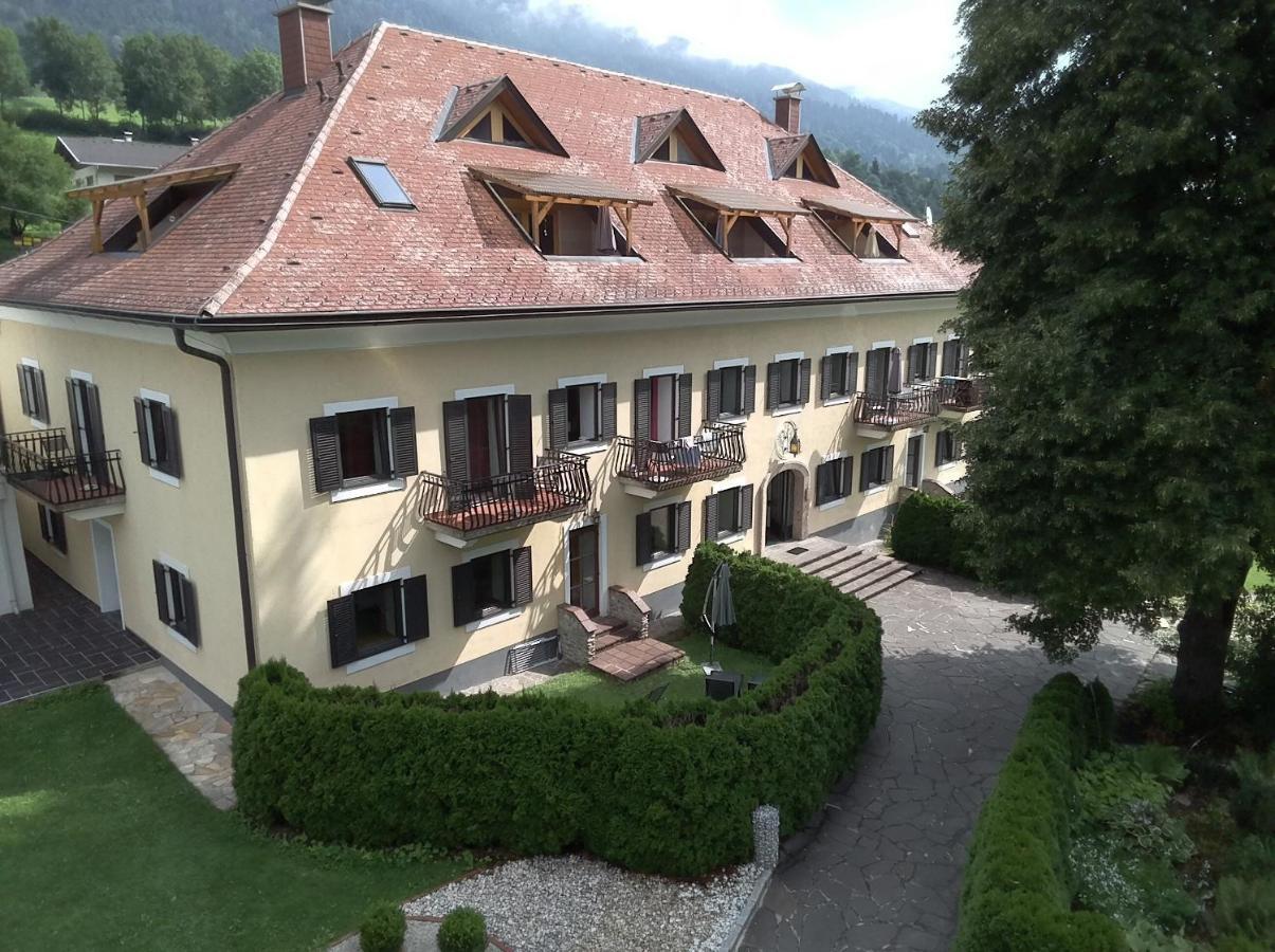 Garten- & Loggia-Appartement Herrenhaus Dellach im Drautal Luaran gambar