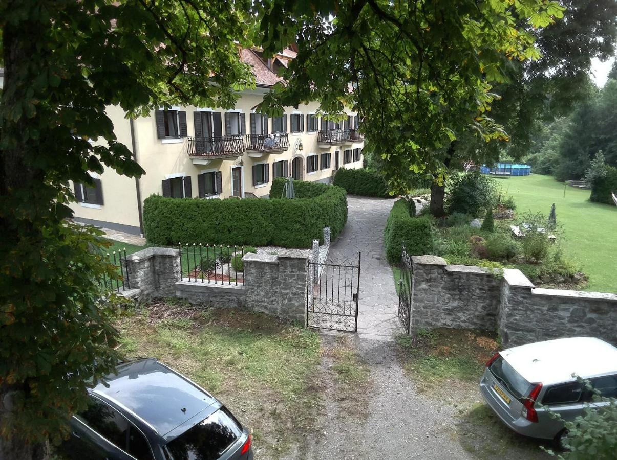 Garten- & Loggia-Appartement Herrenhaus Dellach im Drautal Luaran gambar